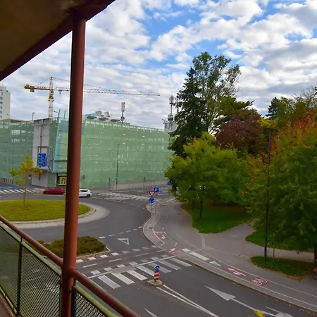 Apartma Karakter S Pogledom Na Park 아파트