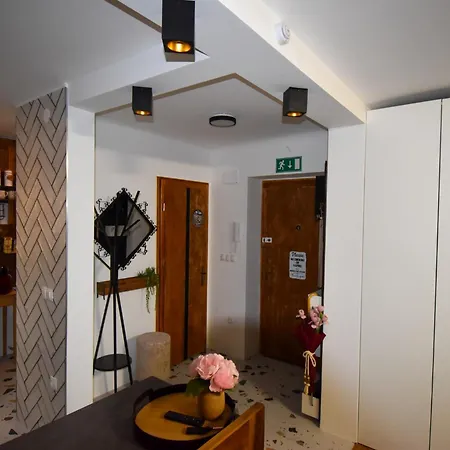 Apartma Karakter S Pogledom Na Park דירה *