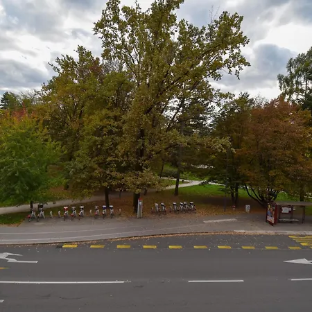 Apartma Karakter S Pogledom Na Park 아파트 *