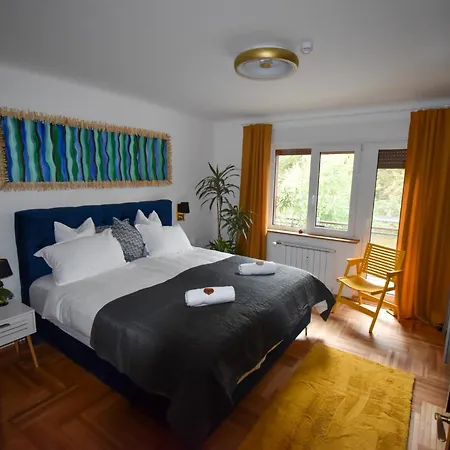 Apartma Karakter S Pogledom Na Park Appartement *