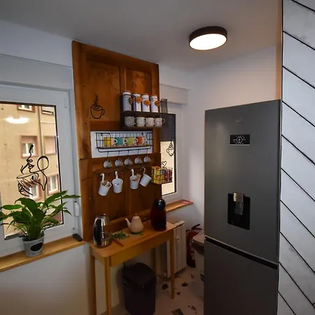 아파트 Apartma Karakter S Pogledom Na Park