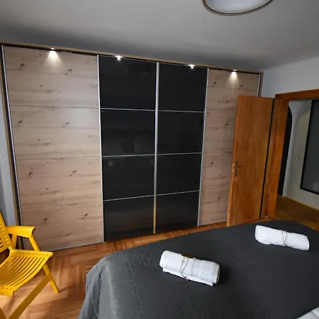 Apartma Karakter S Pogledom Na Park Appartement *