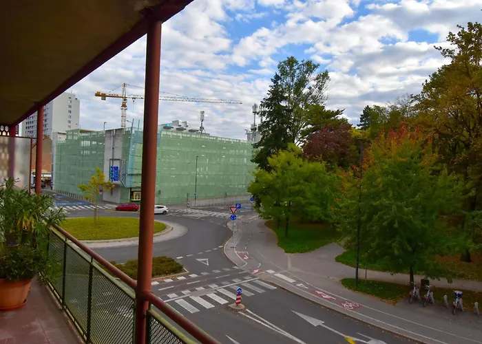 Apartma Karakter S Pogledom Na Park Daire